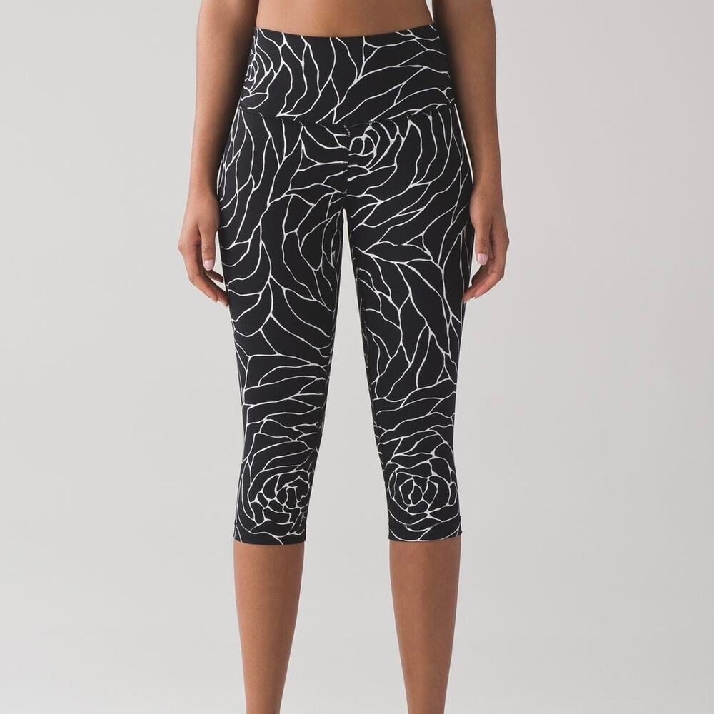 LULULEMON Wunder Under Crop Leggings Radiate Rose Alpine White Black 8